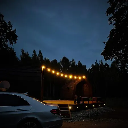 Campsite Privaatne Puhkemajutus Saunaga